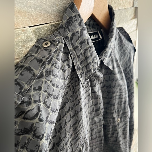 100% silk beautiful blouse. - Picture 2 of 11